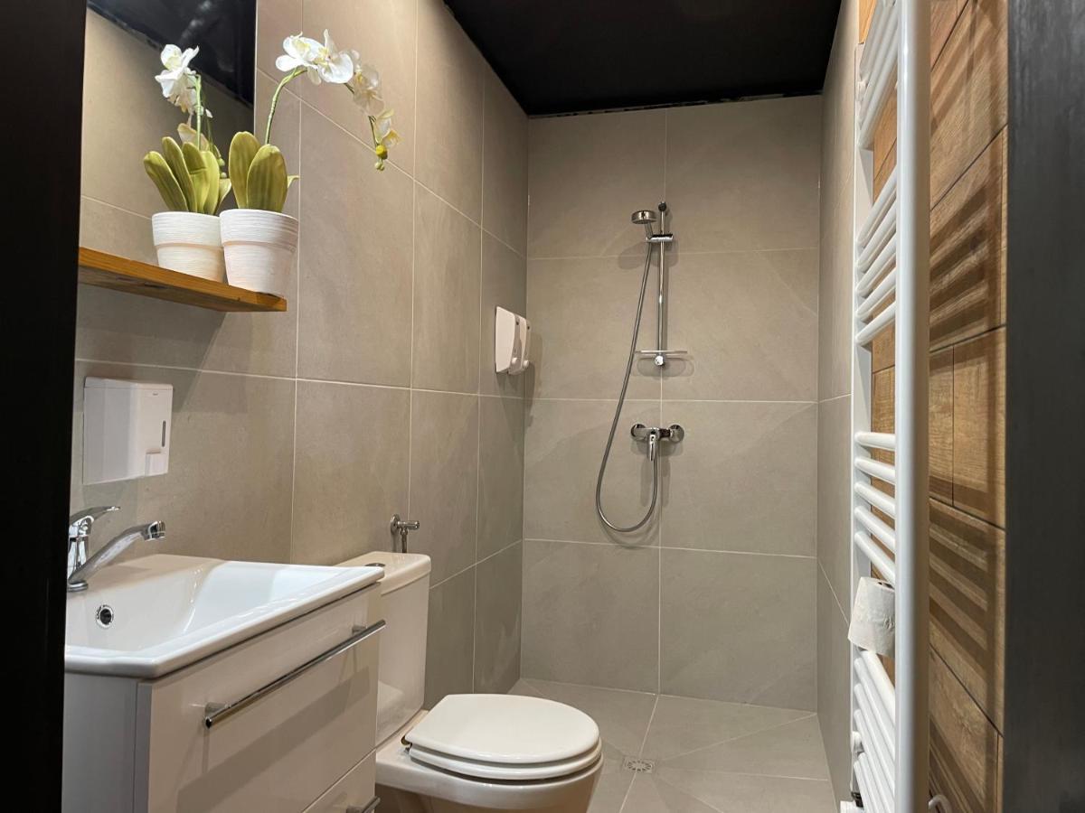 Cosy Apartment In Family Compound Turany Экстерьер фото